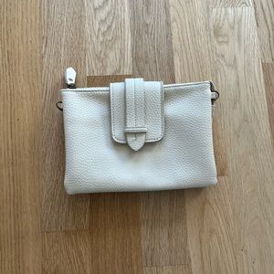 Remi/Reid Cream Clutch Wallet *Good Condition*